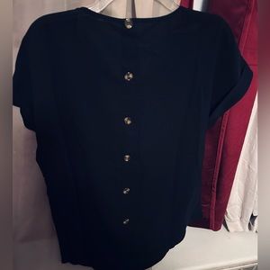 NWOT black short sleeve top with buttons down the back. Size XL fits like a L